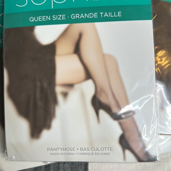 1 @ $4 for queen style panty hose is available! 160-190lbs beige in color - Picture 12 of 12